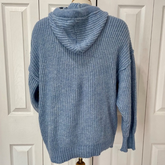 NWT American Eagle Cozy Blue Knit Hoodie Size Medium - Picture 3 of 10